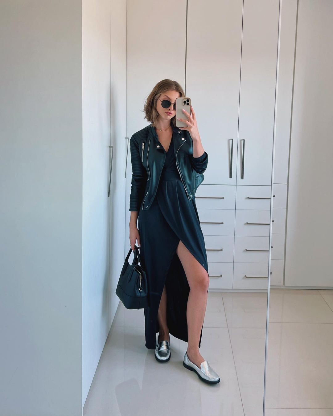 5 ideias de títulos:
1. Mocassim com Vestido: O Guia Completo para Looks Incríveis
2. Como Usar Mocassim com Vestido: Dicas de Estilo para Todas as Ocasiões
3. Tendência 2025/2026: A Combinação Perfeita de Vestido e Mocassim
4. Mocassim Tratorado vs. Clássico: Qual o Melhor para o Seu Vestido?
5. Do Casual ao Elegante: Transforme seu Vestido com o Mocassim Ideal