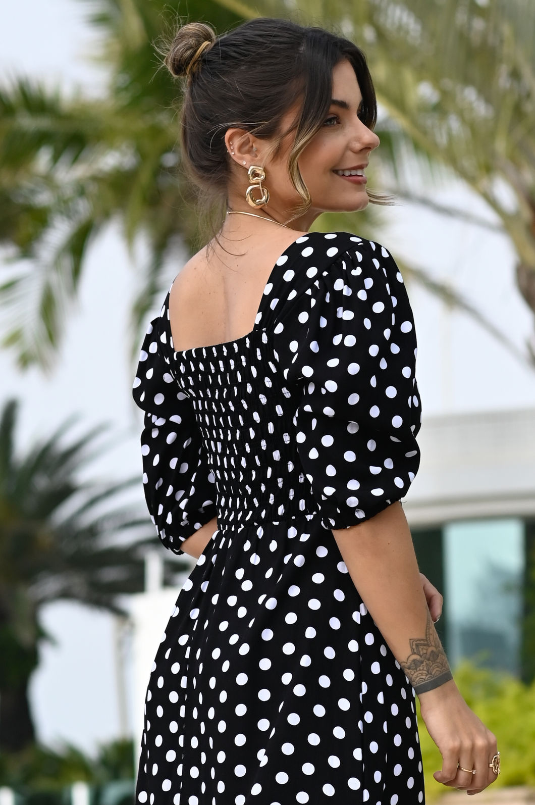 Vestido de Poá Midi: Elegância e Conforto para Todas as Ocasiões