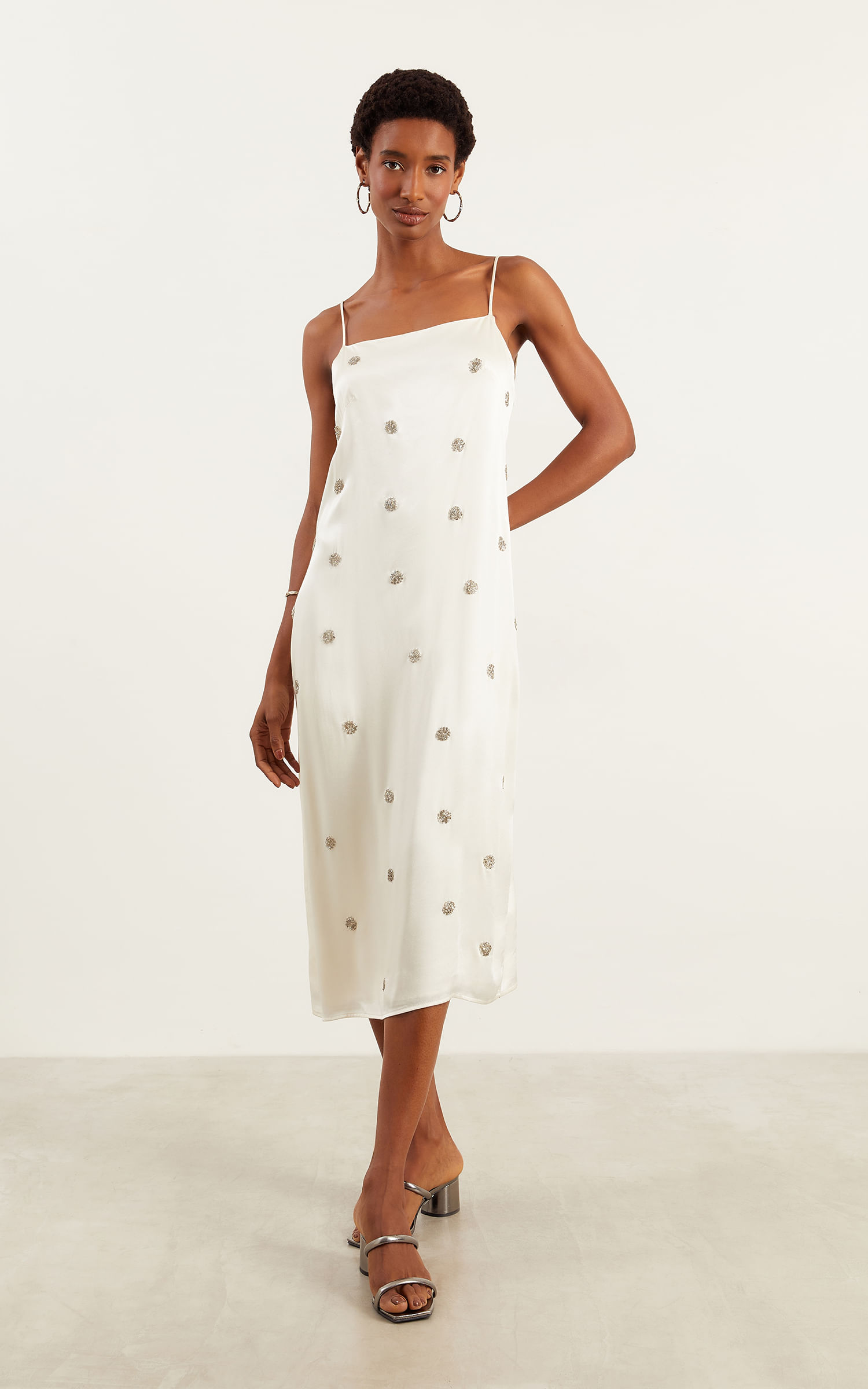 Vestido de Poá Midi: Elegância e Conforto para Todas as Ocasiões