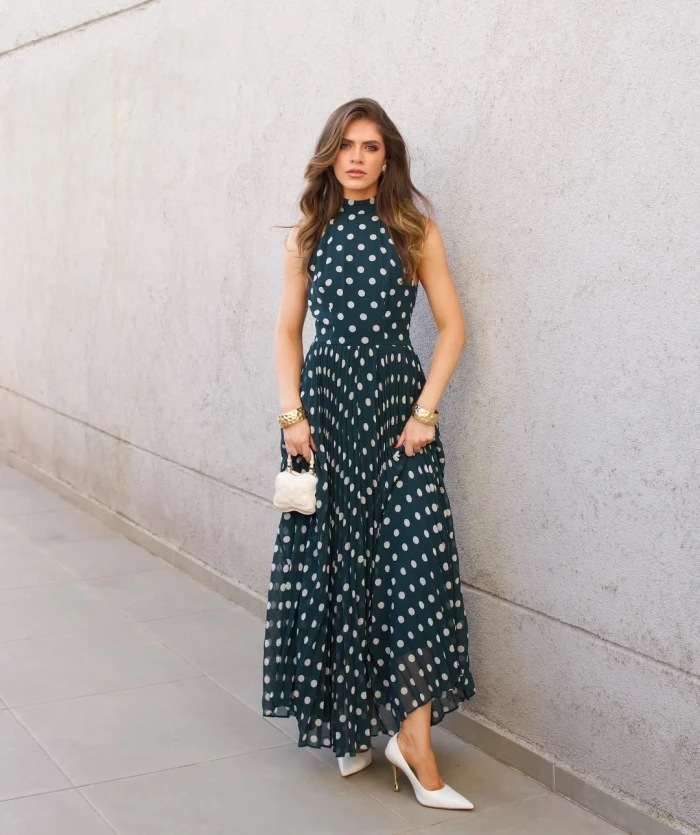 Como Usar Vestido de Poá Curto: Dicas de Estilo para um Look Moderno