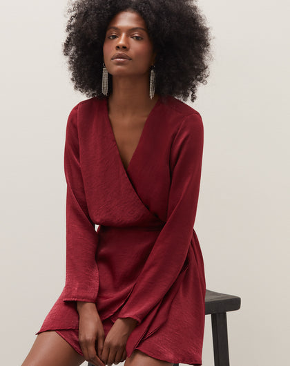 5 ideias de títulos:
1. Como escolher o vestido longo esporte fino perfeito para seu evento.
2. Tecidos e cores ideais para vestidos esporte fino longos.
3. Dicas de acessórios para complementar seu look esporte fino longo.
4. Onde encontrar os melhores vestidos longos esporte fino online.
5. Vestido longo esporte fino: inspirações para casamentos e formaturas.