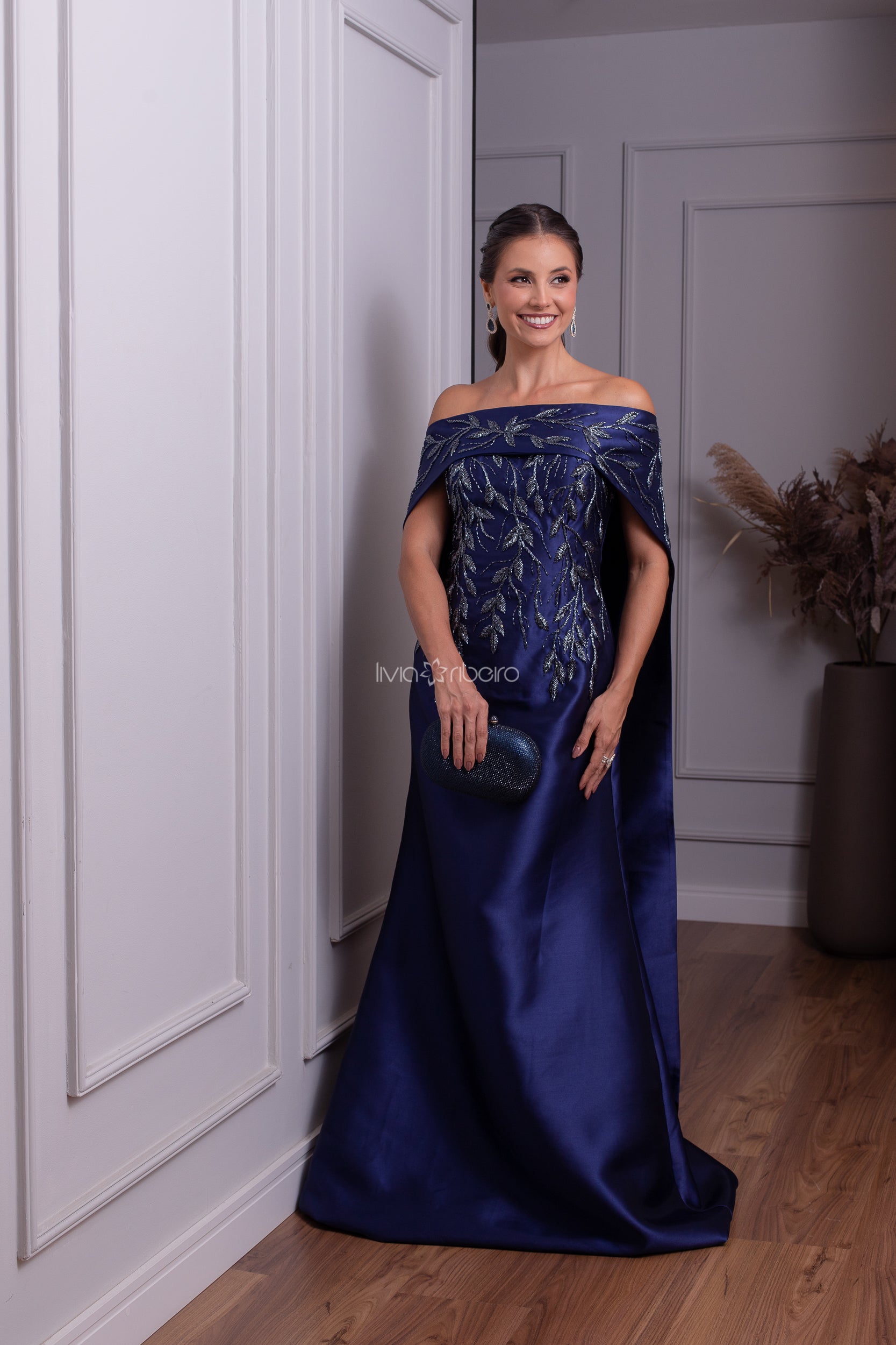 Cortes e Cores: Os Segredos do Vestido Perfeito para a Mãe da Noiva
4. Onde Encontrar o Vestido dos Sonhos para a Mãe da Noiva: Dicas e Lojas
5. Dicas de Estilo para a Mãe da Noiva: Do Casual ao Formal