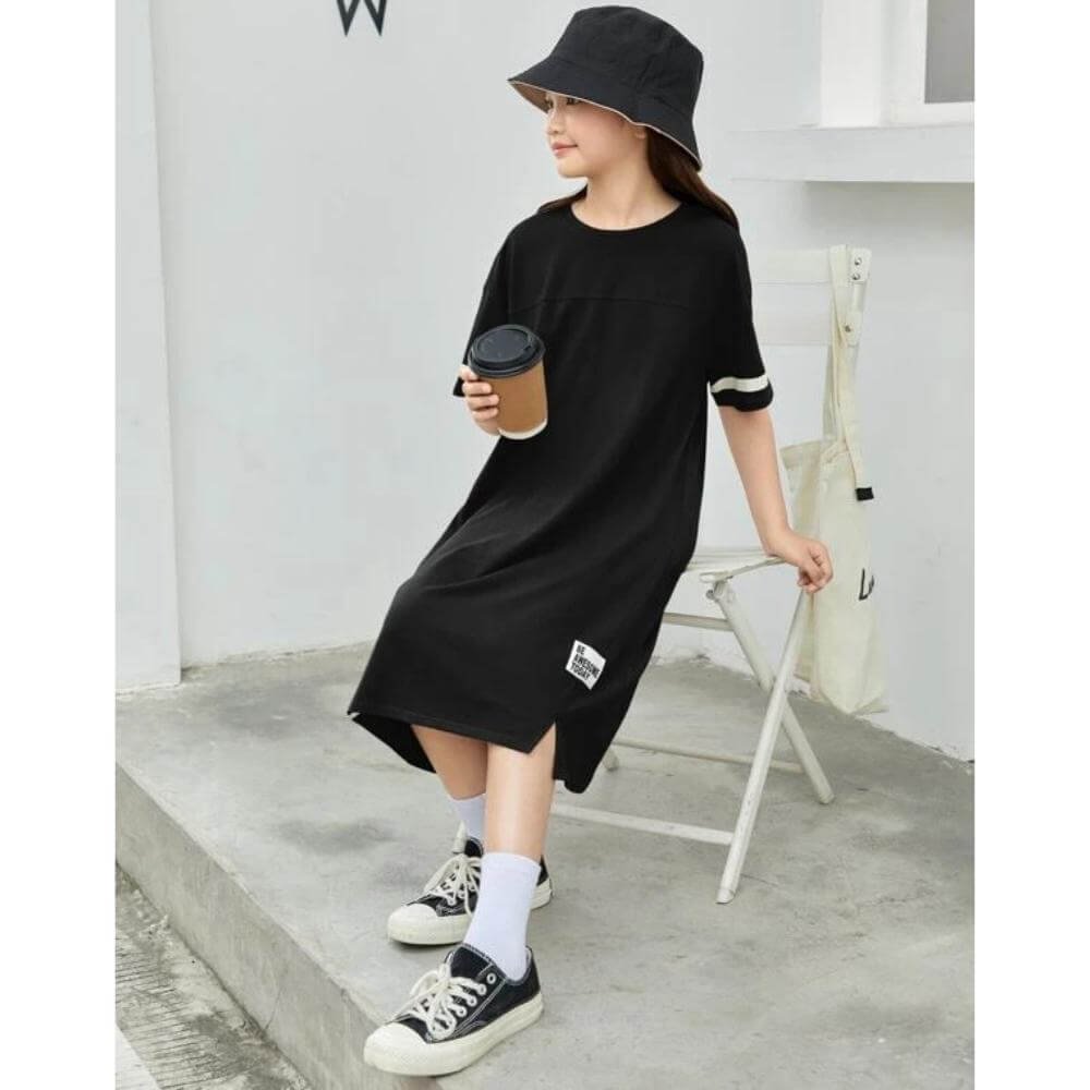 vestido preto com tenis