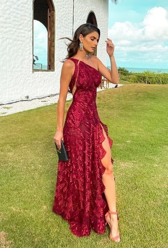 Onde Encontrar o Vestido de Formatura Perfeito: Lojas Online e Aluguel