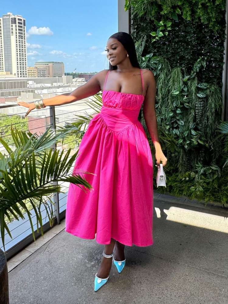 As cores tendência de 2026 para convidadas de casamento diurno