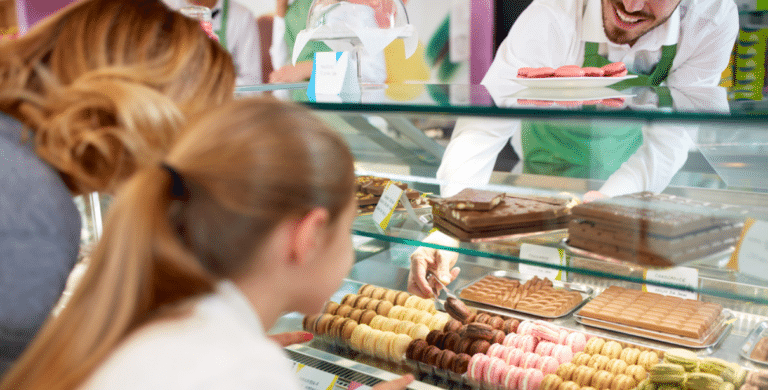 vitrine refrigerada versus vitrine natural para doces natalinos