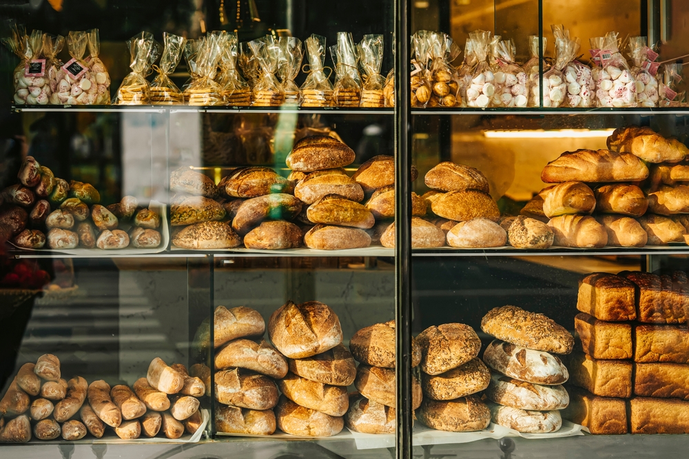 ideias criativas vitrine natalina padaria produtos comestíveis