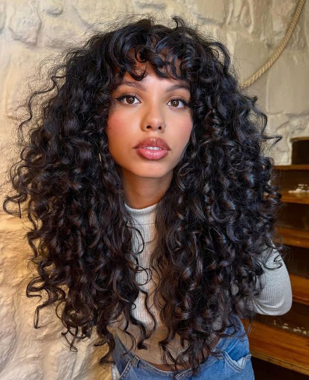 melhores cortes para cabelo cacheado longo