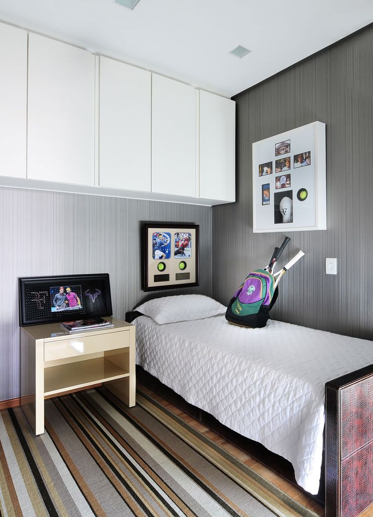quarto de solteiro com escrivaninha