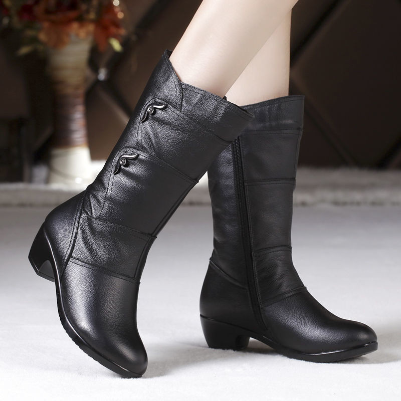 looks plus size com bota