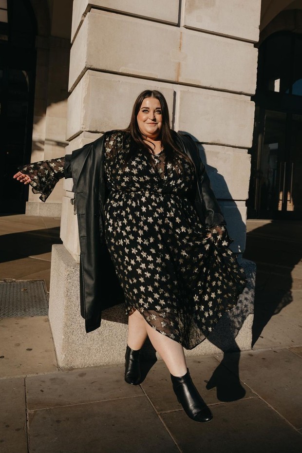 calça com bota cano curto plus size