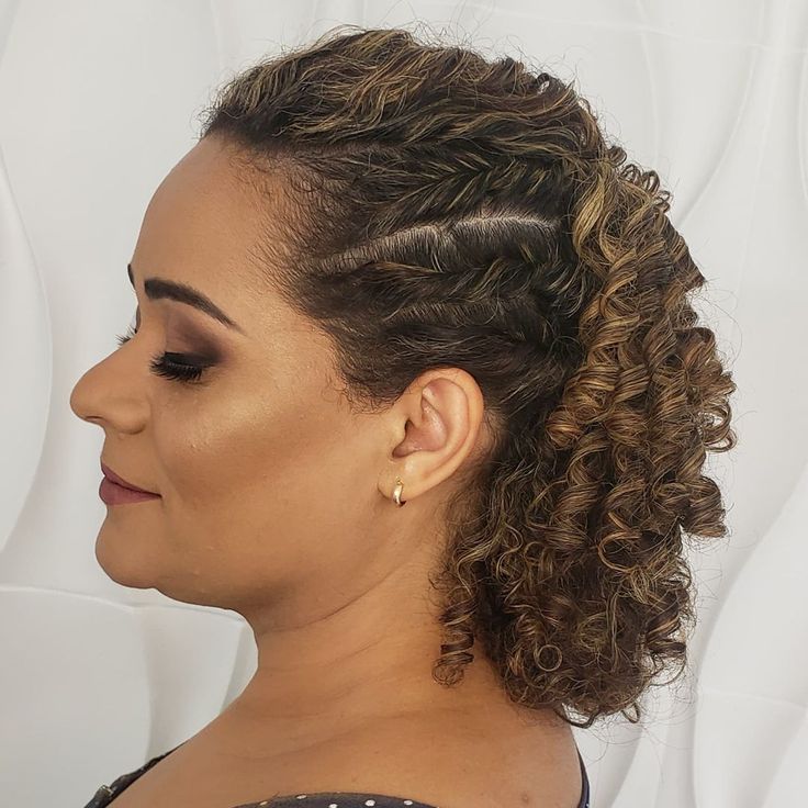 penteado para casamento de dia cabelo cacheado