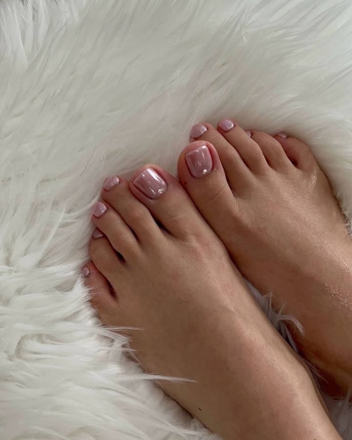pedicure com francesinha e glitter