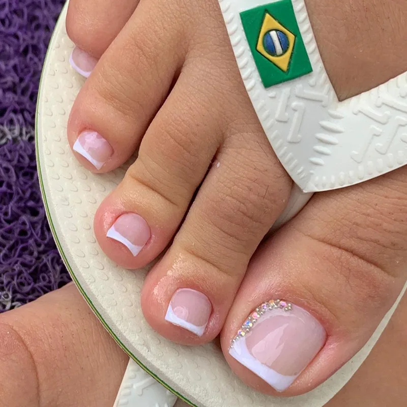unhas dos pés para festa com glitter