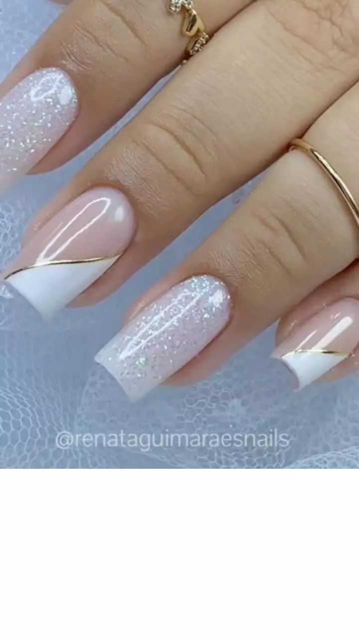 unhas brancas minimalistas