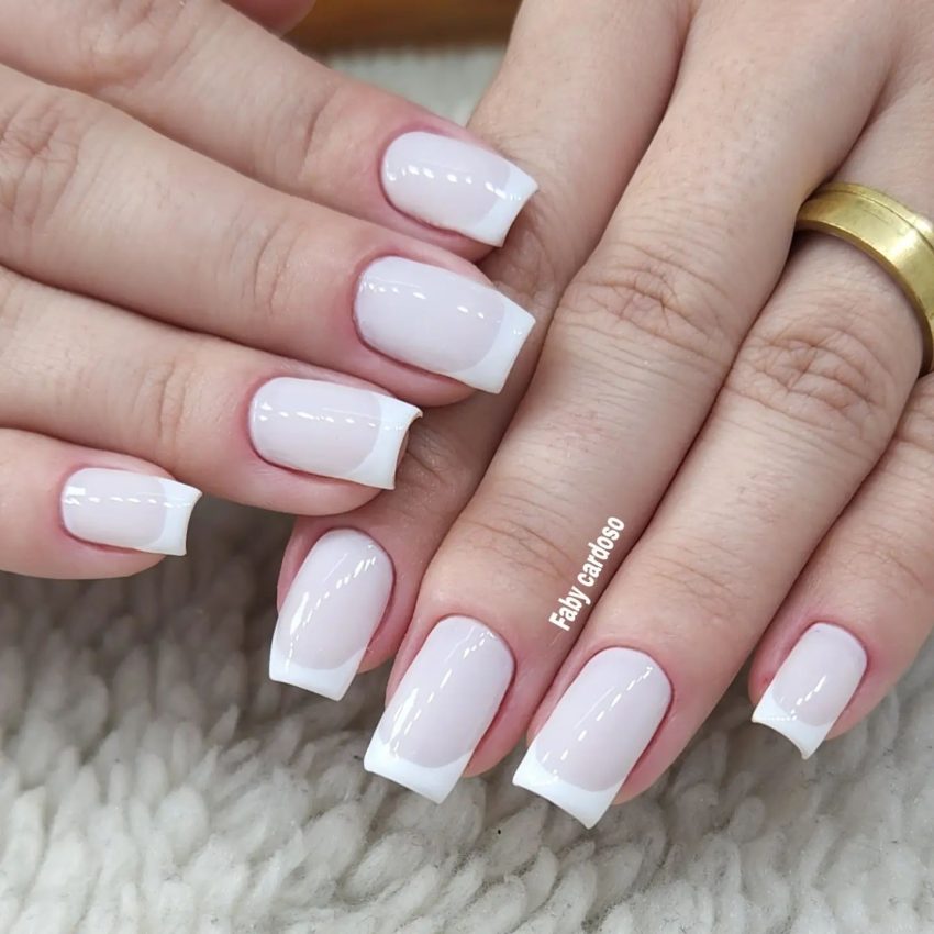 unhas brancas leitosas
