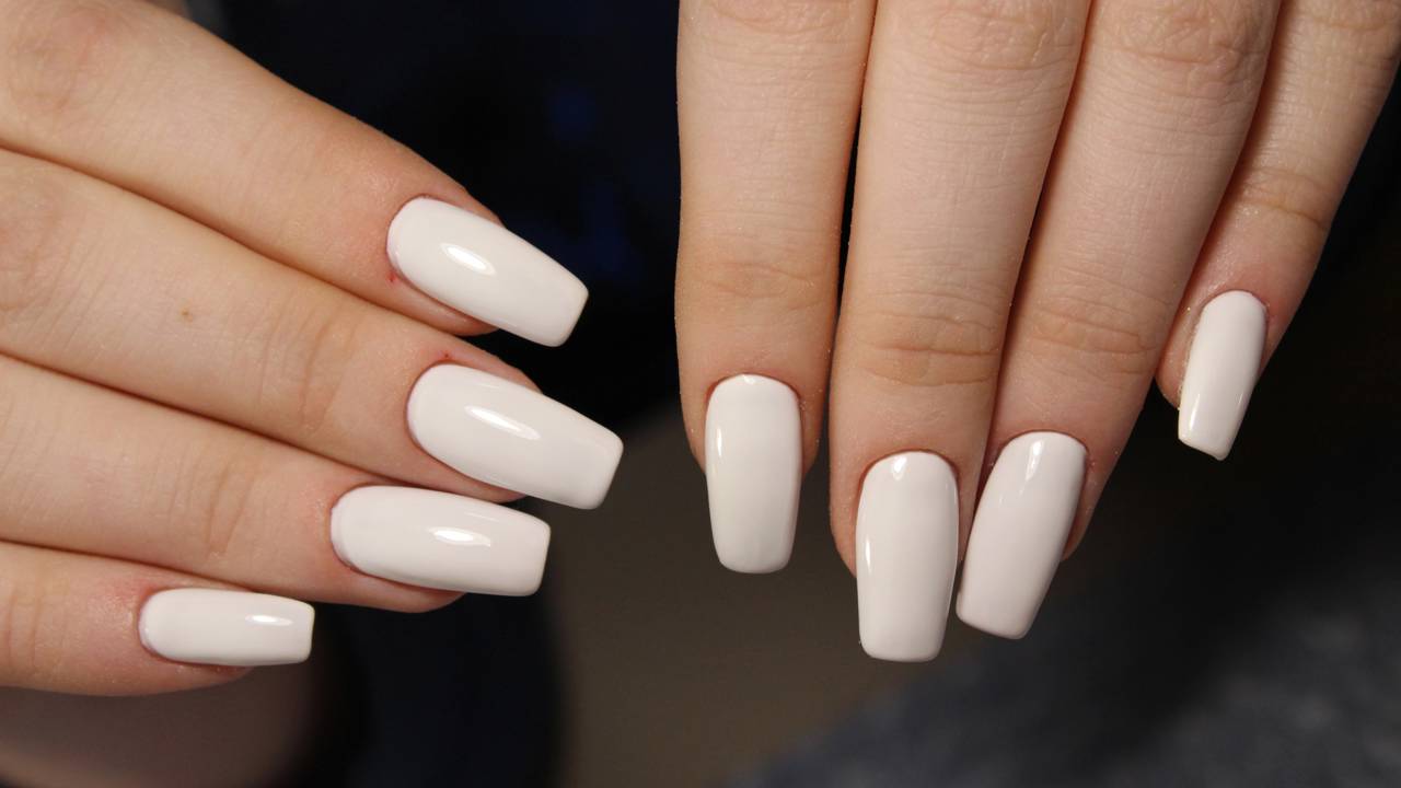 manicure branca sofisticada