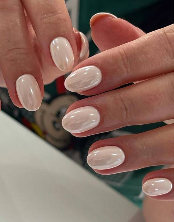unhas brancas leitosas
