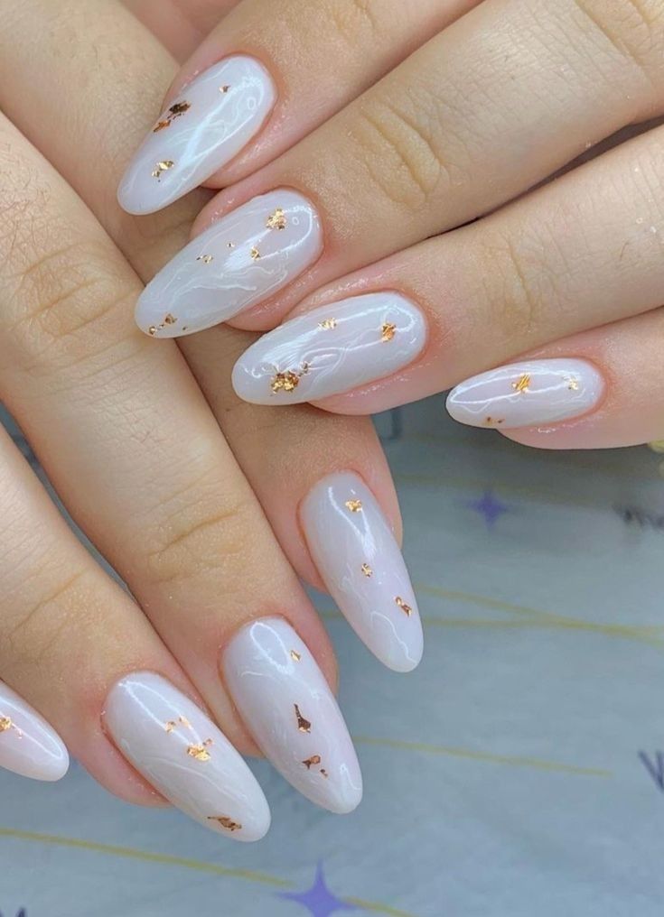 manicure branca sofisticada