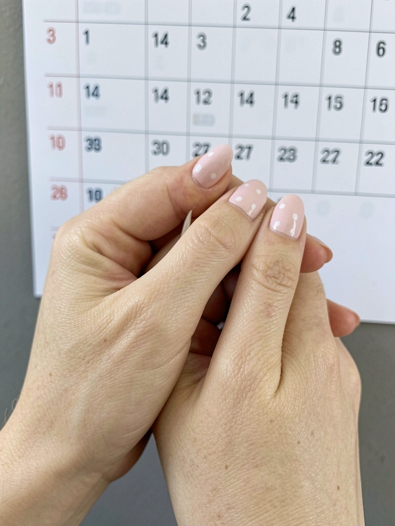 Calendário destacando 14 dias, com números visíveis em um design simples.
