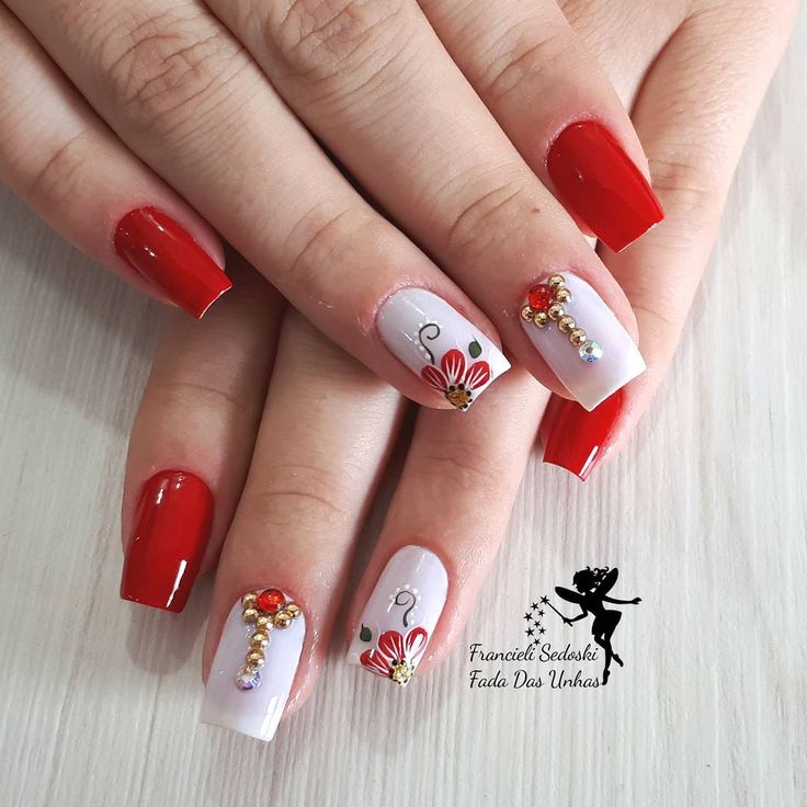 esmalte vermelho escuro